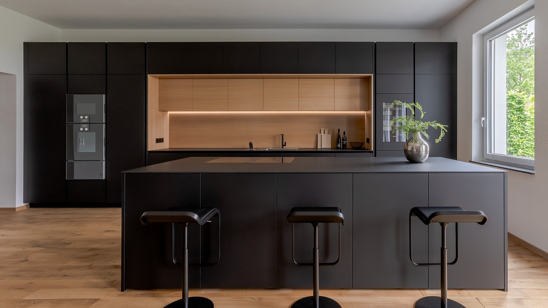 contemporary black kitchen design idea