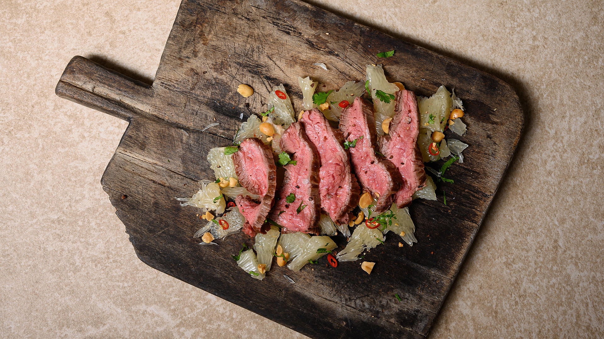 Flank steak on pomelo salad